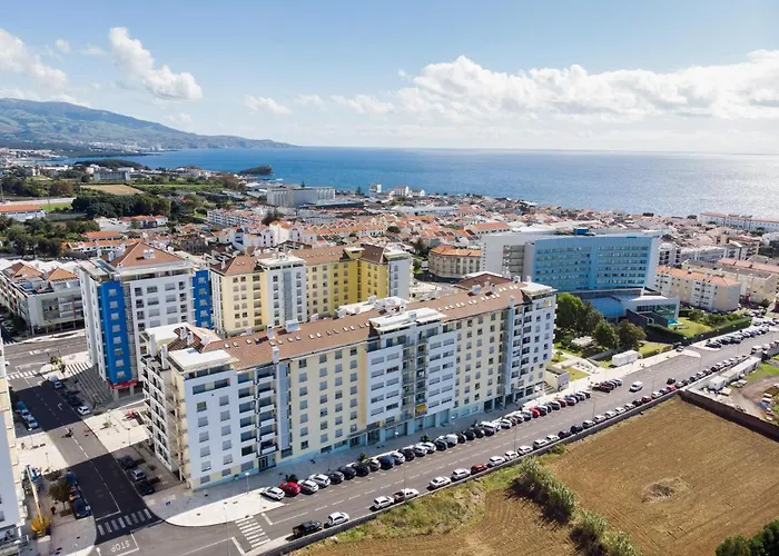 Apartment T3 In Downtown With Sea View *